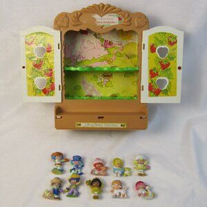 Vintage Strawberry Shortcake 1980's Miniatures Display Cabinet & 10 Mini Figures